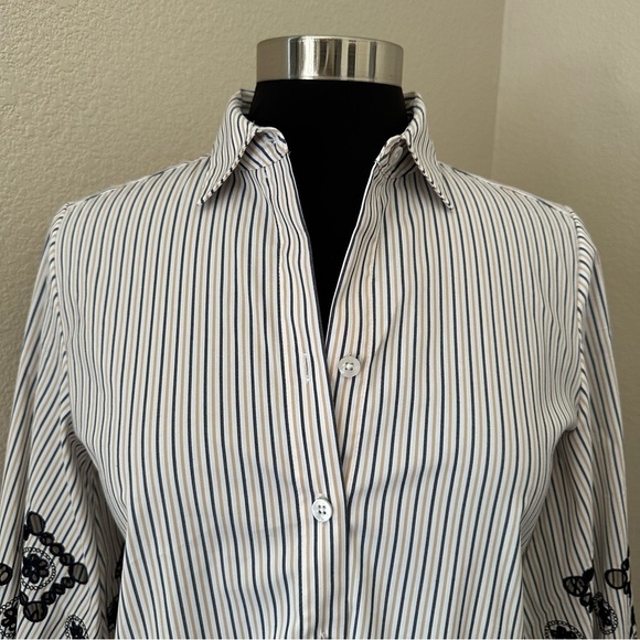 NWT Chico’s Poplin Tunic Embroidered Woven Pattern Button Up Shirt White Navy - Picture 4 of 14